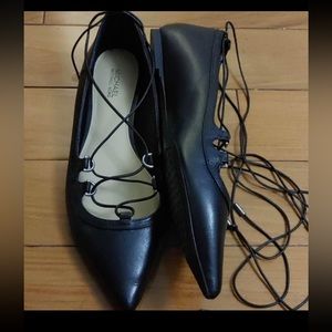 - Micheal Kors tie up Flats -size 9